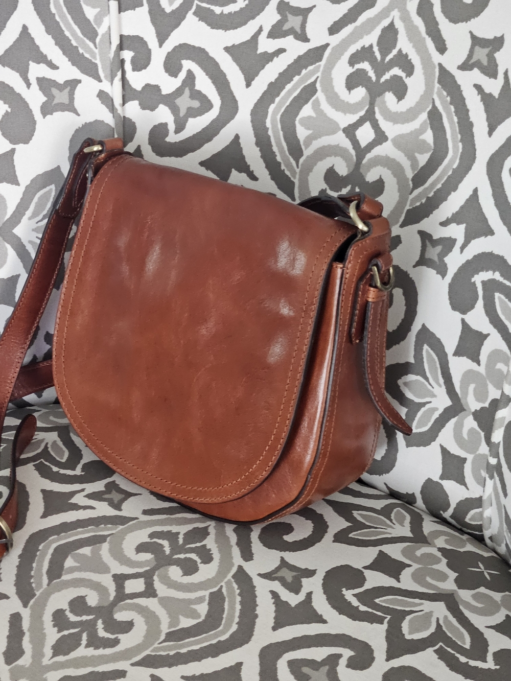 Women's Leather Saddle Crossbody Bag in Cognac